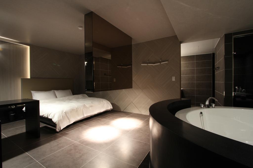 Valentine Hotel Kōyō Room photo